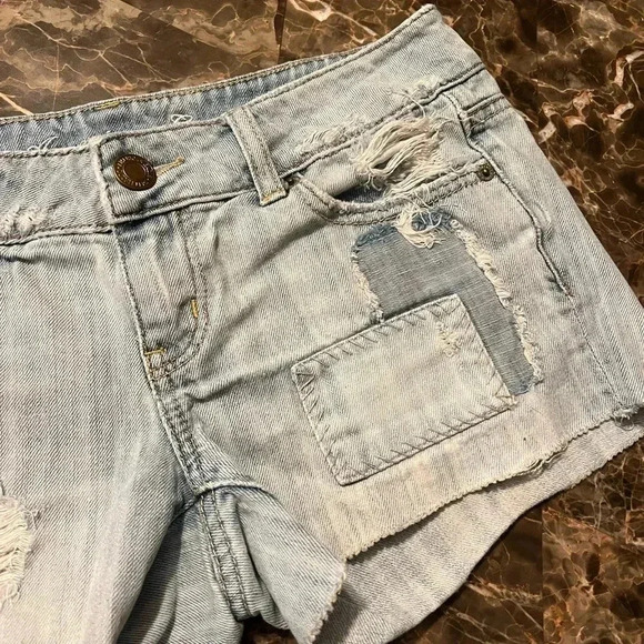 American eagle light wash shorts size 4 - Picture 3 of 9